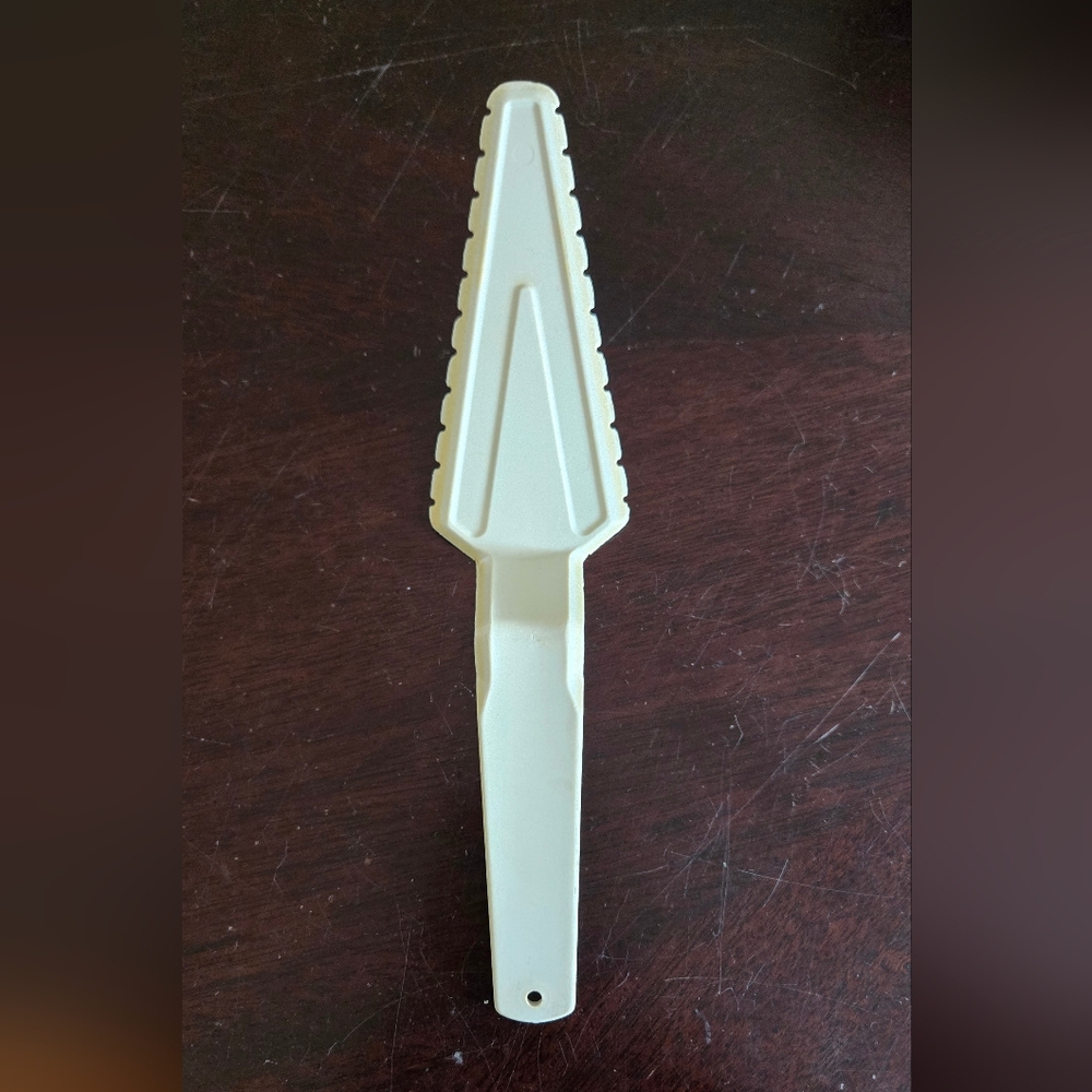 Vintage Tupperware Cream Vut N Serve  Cake and Pie Server.